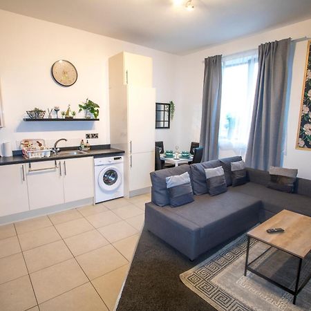 Ideal For Groups - Modern 2 Bedroom Apartment - Free Parking, Transit Links, Close To Stadiums Манчестер Екстер'єр фото